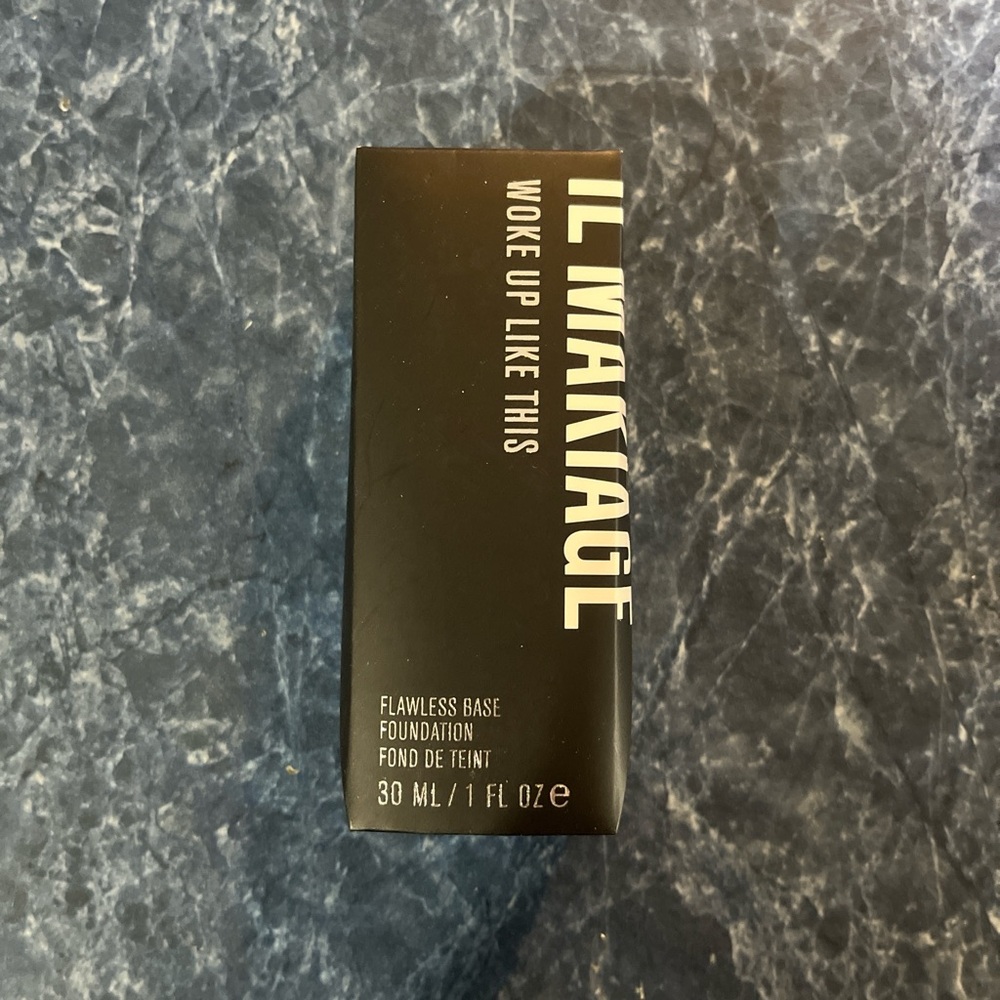 IL MAKIAGE Woke Up Like This Foundation